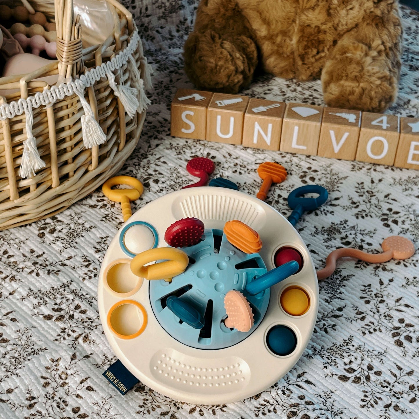 UFO Silicone Pulling Toy