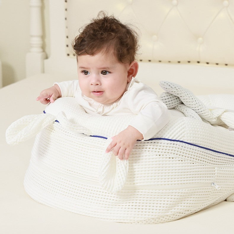 Baby inclined anti spill bed crib with interactive play arch