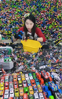 100 randomized small car toys